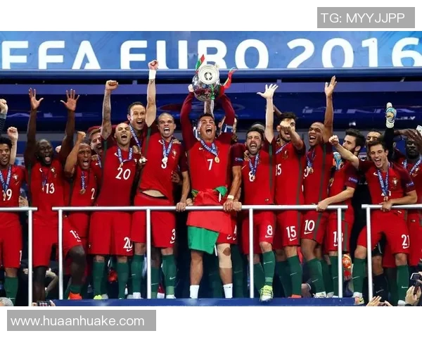 足球独狼的孤独旅程与荣耀追寻:一位球员的心灵独白与梦想探索 足球独狼的孤独旅程与荣耀追寻:一位球员的心灵独白与梦想探索